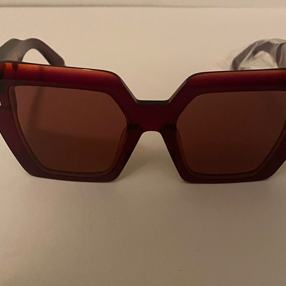 Calvin Klein Tortoise Shell Sunglasses with White Case NWT main image 15